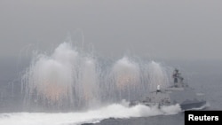 台灣海軍在高雄基地外進行演練。（2016年1月27日）