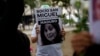 ARCHIVO - Una manifestante opositora sostiene un cartel con la imagen de la activista Rocío San Miguel durante una protesta en Caracas, el 18 de julio de 2024.