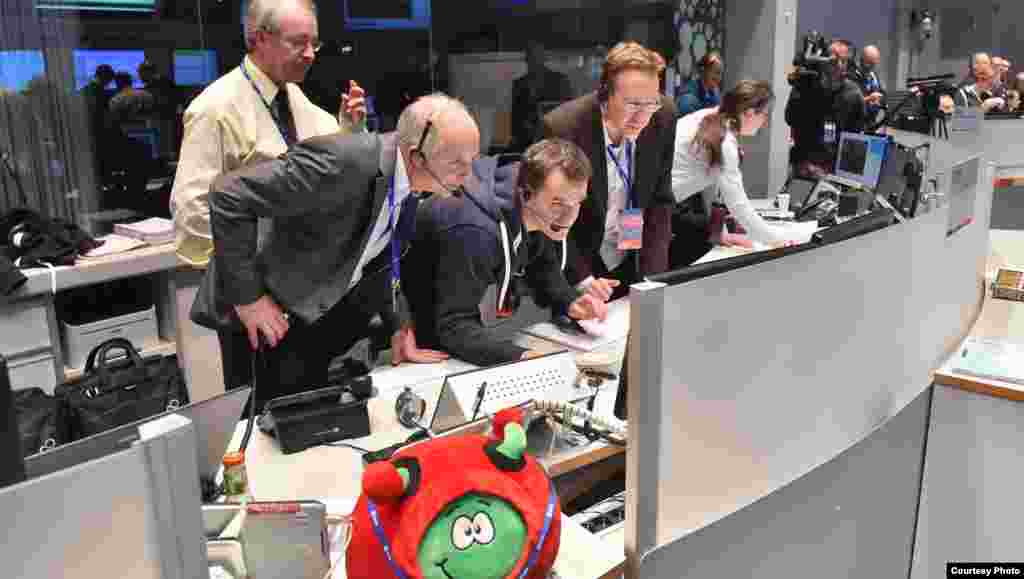 Réception d'un signal de surface comète juste après Philae a atterri, le 12 novembre 2014. (Courtoisie: Agence spatiale européenne)