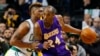 Kobe Bryant des Los Angeles Lakers contre les Boston Celtics pendant le deuxième trimestre d'un match de basket de la NBA à Boston le mercredi 30 décembre 2015. (AP Photo / Winslow Townson)