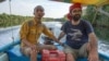 លោក​ Alex Gonzalez Davidson​​ (ស្តាំ) ​ប្រធាន​អង្គការ​មាតា​ធម្មជាតិ​ (រូប​ថត​ផ្តល់​ឲ្យ​ពី​ហ្វេសប៊ុក​​លោក Alex Gonzalez)