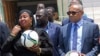 Des femmes bravent tradition et religion sur le terrain de foot en Somalie
