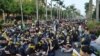 台灣支持和反服貿協議者走上街頭表達訴求