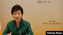 រូប​ឯកសារ៖ លោក​ស្រី​ Park Geun-hye ប្រធានាធិបតី​កូរ៉េ​ខាង​ត្បូង។ កូរ៉េ​ខាង​ត្បូង​បាន​និយាយ​ថា​ គ្មាន​ផែន​ការ​ភ្លាម​ៗ​ឆ្លើយ​តប​ទៅ​នឹង​ការ​អំពាវនាវ​កាល​ពី​ពេល​ថ្មីៗ​នេះ​របស់​លោក​ Kim Jong Un​​ ឱ្យ​មាន​ការកែលម្អ​ទំនាក់ទំនង​ទ្វេភាគី​នោះ​ទេ។​