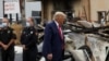 លោក​ Trump​ ​ធ្វើ​ទស្សនកិច្ច​​នៅ​ក្រុង Kenosha ខណៈ​លោក​និង​លោក ​Biden ចោទ​គ្នា​ទៅ​វិញ​ទៅ​មក​រឿង​​សន្តិសុខ