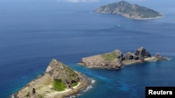 圖中的群島在日本被稱為尖閣諸島，在中國被稱為釣魚島及其附屬島嶼。