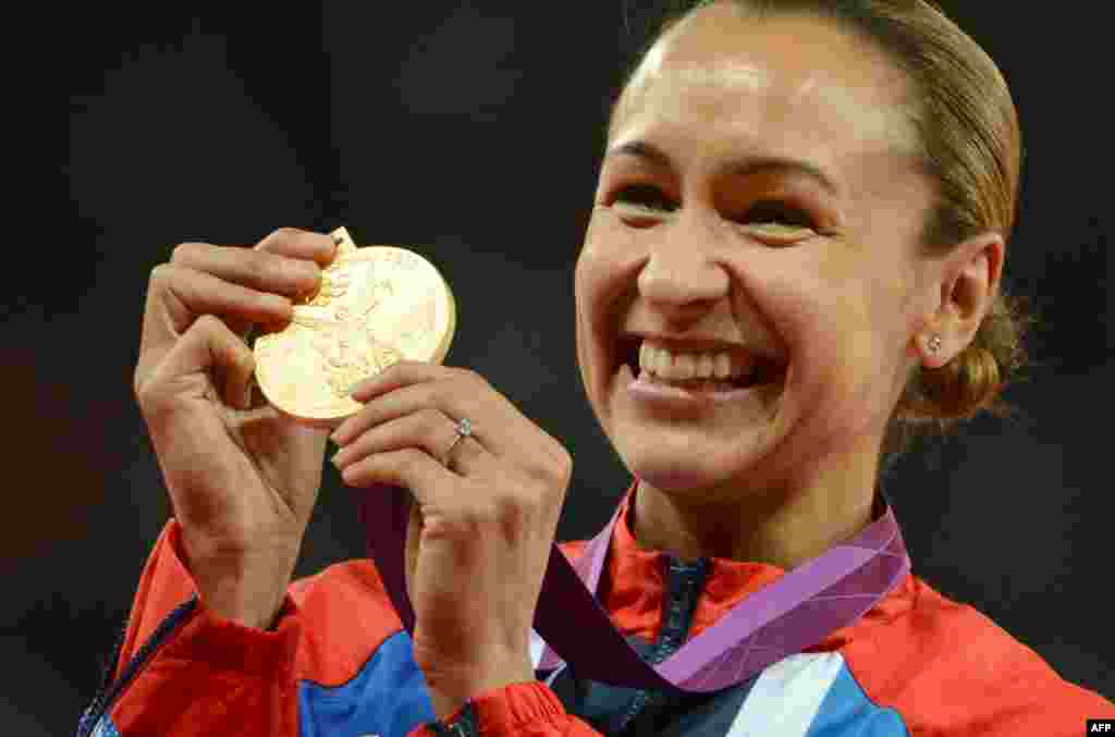 Gold medalist Britain's Jessica Ennis poses on the podium of the heptathlon at the athletics event during the London 2012 Olympic Games on August 4, 2012 in London.