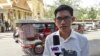 លោក​យាង​ សុធារិន​ អតីត​អ្នកយក​ព័ត៌មាន​របស់​វិទ្យុអាស៊ី​សេរី​ និយាយ​​ជាមួយ​អ្នកកាសែត​ នៅ​ក្រៅ​តុលាការ​កំពូល​ កាលពីថ្ងៃទី​១២​ ខែកញ្ញា​ ឆ្នាំ​២០១៨។ (ហ៊ុល រស្មី​/VOA) 
