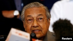 លោក Mahathir Mohamad ថ្លែង​នៅ​ក្នុង​សន្និសីទ​កាសែត​មួយ បន្ទាប់​ពី​ការ​បោះឆ្នោត​សកល​នៅ​ក្នុង​ក្រុង Petaling Jaya ប្រទេស​ម៉ាឡេស៊ី កាលពី​ថ្ងៃទី១០ ខែឧសភា ឆ្នាំ២០១៨។