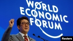 日本首相安倍晉三2019年1月23日在達沃斯論壇上發言（路透社）
