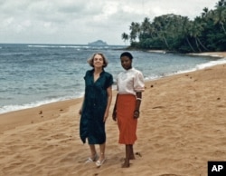 Conceição Lima na companhia de Sophia de Mello Breyner em São Tomé