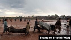 
د خېبرپښتونخوا د تعليم وزير شهرام خان ترکۍ ويلي د صوبې په کومو ضلعو کې چې د سېلاب صورتحال خراب دی هلته د زیارت، پنجشنبې، نه د اینده څو ورځو دپاره سکولونه تړ ل کېږي
