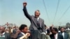 L'anniversaire a un goût doux-amer pour l'Afrique du Sud, entre le souvenir de Nelson Mandela qui a apporté la démocratie et de l'autre un pays qui est devenu le plus inégalitaire au monde.