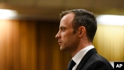 Oscar Pistorius à la Haute Cour de Pretoria en Afrique du Sud, le mardi 8 décembre 2015 .