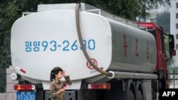 北韓受到聯合國制裁後平壤一個加油站的一輛運油車。(2017年7月21日)