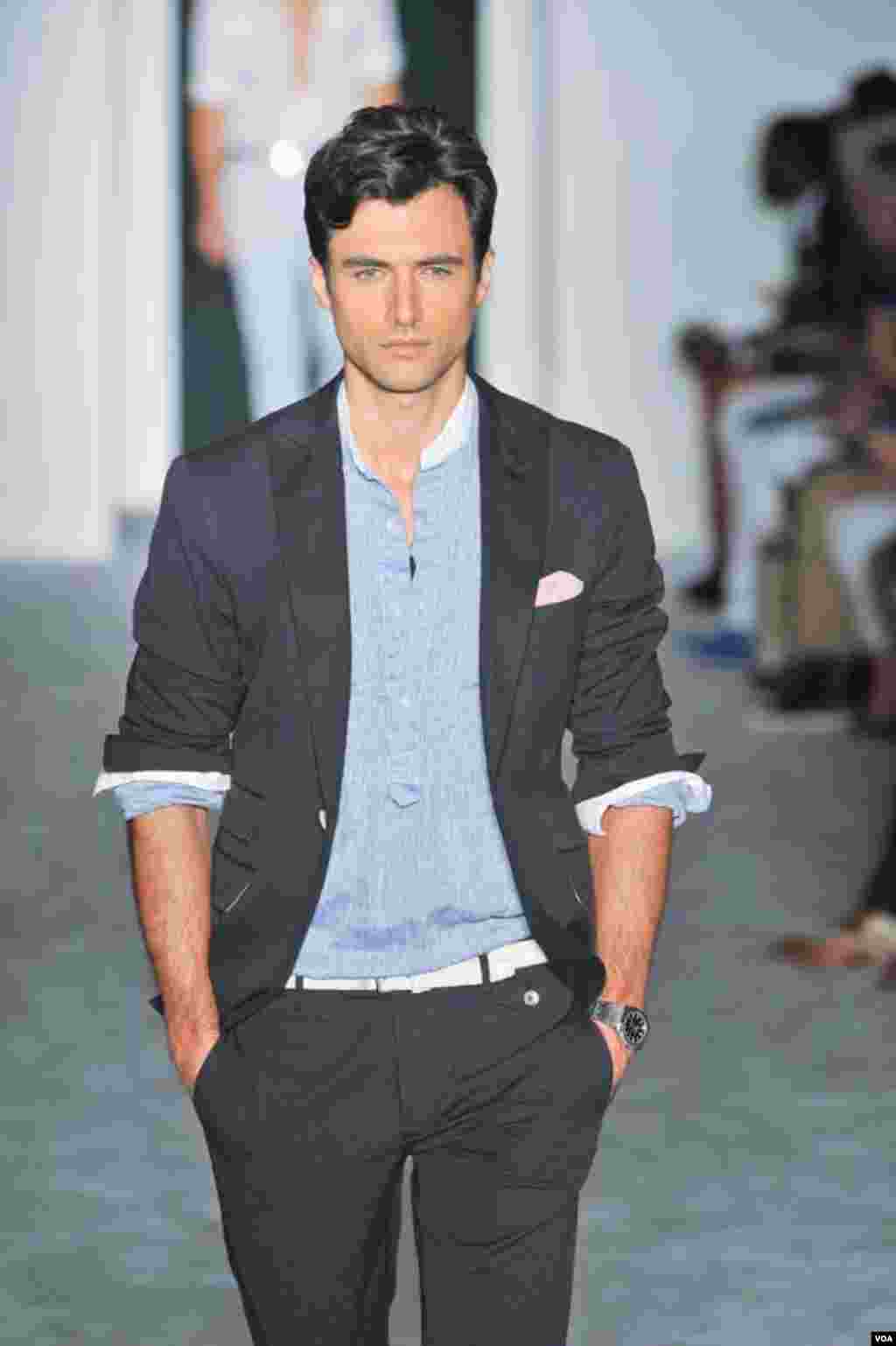 Rüstəm Cəbrayılov Nyu-York moda həftəsində 2013-cü il kişilər üçün amerikalı dizayneri Maykl Bastianın kolleksiyasını nümayiş etdirir