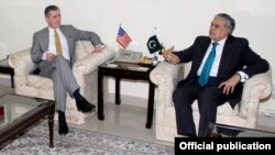 وزیر خزانہ اسحاق ڈار اور امریکی سفیر اولسن