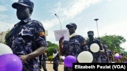 Des policiers ougandais