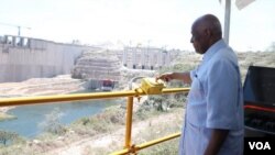 Le président angolais José Eduardo dos Santos au barrage de Lauca, le 13 mars 2017.