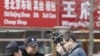 中共强调放弃执政没理由。图为中国警察2月27日要求美联社记者离开北京王府井大街