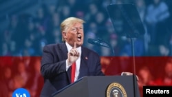 У день голосування щодо імпічменту Дональд Трамп виступав перед прихильниками у штаті Мічиган 18 грудня 2019 р.