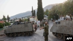 Njësitë izraelite patrullojnë zonat pranë kufirit me Libanin (23 tetor 2023)