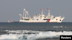 資料照片：2017年5月，在南中海海有爭議的斯卡伯勒淺灘(中國稱黃岩島)的中國海警船。