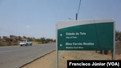 Estrada que dá em Moatize, onde estao instaladas grandes mineradoras, Tete, Moçambique