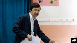 Saïd Bouteflika, jeune frère influent de l'ancien président algérien a été arrêté samedi 4 mai 2019, aux côtés de deux généraux qui dirigeaient auparavant des agences de sécurité de l'Etat. (AP Photo / Sidali Djarboub, Archives)