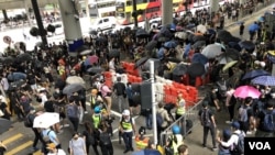 Rassemblement des manifestants à l'aéroport international de Hong Kong.