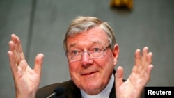  George Pell lors d'une conférence de presse au Vatican, le 9 juillet 2014. 