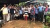 អតីត​មន្រ្តី​គណបក្ស​សង្រ្គោះជាតិ​ថត​រូប​ជុំគ្នា​កាល​ពី​ថ្ងៃ​ទី​១៩ ខែកកក្កដា ដើម្បី​បង្ហាញ​«ម្រាមដៃស្អាត»​មិន​ចូលរួម​ការ​បោះឆ្នោត​(រូបថតពីហ្វេសប៊ុក​លោក ជា ជីវ)