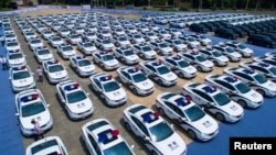 2016年7月18日，中國杭州的一個停車場停滿了車輛，其中有警車和其它各種車輛。所有這些車輛都是為在這裡舉行的20國集團峰會服務的。（路透社）