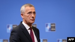 Генеральний секретар НАТО Єнс Столтенберґ під час прес-конференції після зустрічі міністрів оборони НАТО, на якій міністри оборони НАТО обговорили підтримку України. Штаб-квартира НАТО в Брюсселі, п’ятниця, 16 червня 2023 року. (AP Photo/Virginia Mayo)