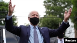 Makamu wa Rais wa zamani Joe Biden anaewania urais akiwa katika kampeni huko mjini Scranton, Jimbo la Pennsylvania, Marekani, Julai 9. 2020REUTERS/Tom Brenner
