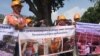ក្រុម​កម្មករ​សំណង់​ចូលរួម​ពិធី​​ជួបជុំ​ប្រារព្ធ​ទិវា​ពលកម្ម​អន្តរជាតិ​ថ្ងៃ​ទី​១​ ខែ​ឧសភា ឆ្នាំ​២០១៨​ នៅក្នុង​ទីក្រុង​ភ្នំពេញ។ (ហ៊ុល​ រស្មី​/VOA) 