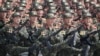 朝鲜首都纪念开国者金日成诞辰105周年的大型阅兵中，身穿迷彩服的陆军军人正步走过金日成广场（2017年4月15日）
