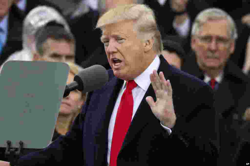 Le président Donald Trump prête serment en tant que 45e président des Etats-Unis, le 20 janvier 2017.