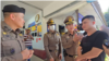 မှတ်တမ်း ဓာတ်ပုံ - မြန်မာနိုင်ငံ၊ ရွှေကုက္ကိုလ်မြို့က ကျားဖြန့် ငွေလိမ်ဂိုဏ်းတွေဆီ ပို့မယ့် တရားဝင်ပတ်စ်ပို့ကိုင်ထားတဲ့ တရုတ်နိုင်ငံသား ငါးဦးကို ထိုင်းရဲတပ်ဖွဲ့က တွေ့ရှိကယ်ဆယ်စဥ်။ (နိုဝင်ဘာ ၁၂၊ ၂၀၂၄/ ဓာတ်ပုံ - Thai Immigration)
