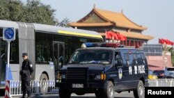 中國警方在天安門附近加強警備