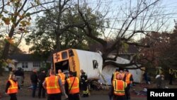 Le site de l'accident du bus scolaire, Chattanooga, Tennessee, le 21 novembre 2016. 