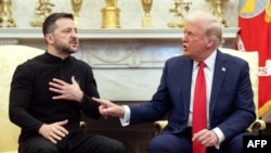 Rais wa Marekani Donald Trump na rais wa Ukraine Volodymyr Zelensky wakati wa mkutano wao mjini Washington, DC, Februari 28, 2025.