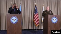 美國國防部長奧斯汀和參聯會主席米利在德國拉姆斯泰因空軍基地召開援烏國際會議後舉行記者会。(2023年1月20日)