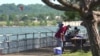 Warung VOA: Hobi Mancing di Musim Panas