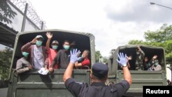 В’язнів в Індонезії, строк покарання яких закінчується, звільняють, щоб зменшити ймовірність поширення епідемії 