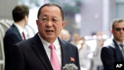 北韓外長李勇浩9月25日在紐約對記者講話