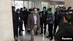 中國呼吸道疾病專家鍾南山1月19日在視察武漢金銀潭醫院。