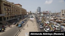 Vue sur le marché de Tokpa à Cotonou, Benin, le 4 mars 2021.