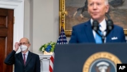 លោក​ប្រធានាធិបតី Joe Biden ថ្លែង​អំពី​ការ​ចូល​និវត្តន៍​របស់​ចៅក្រម​តុលាការ​កំពូល លោក Stephen Breyer នៅបន្ទប់ Roosevelt នៃ​សេតវិមាន ថ្ងៃ​ព្រហស្បតិ៍ ទី២៧ ខែ​មករា ឆ្នាំ ២០២២។