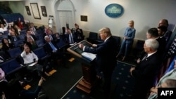 Yayin da shugaba Donald Trump yake karin haske kan halin da ake ciki dangane da yaki da cutar coronavirus